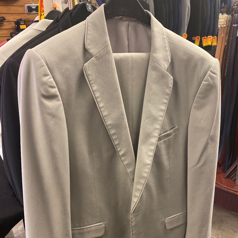 SOLD*****2pc Men’s Lt Grey Tuxedo Slim/Modern Fit 45% Wool
